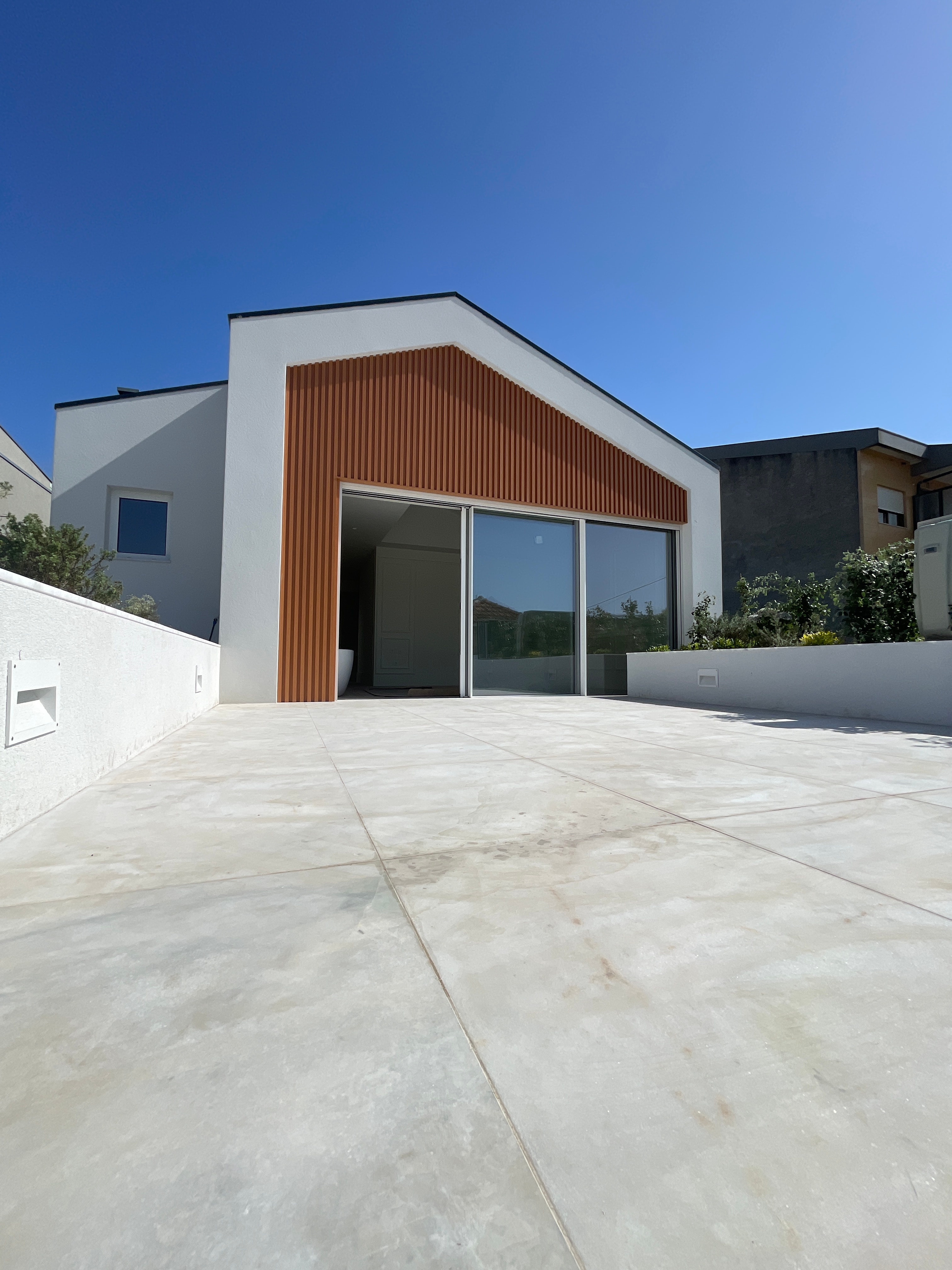 Fachada de moradia reabilitada pela Engilaco